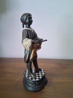 Statue, Beeld bediende in brons - 2 kg - 28 cm - Bronze, Antiek en Kunst