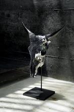 Geen minimumprijs - Indrukwekkende koeienschedel met, Antiek en Kunst