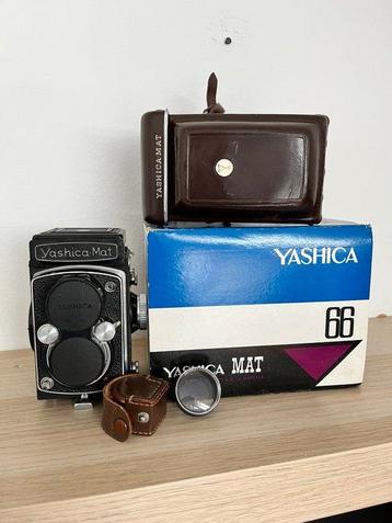 Yashica -Mat with ERC and box | Appareil photo reflex