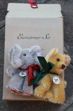 Steiff: eierwarmer set, teddybeer en olifantje, 12cm, 2004 -, Antiek en Kunst