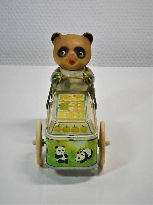Onbekend # - Jouet 1960s Chinese Panda Bear Fruit Vender, Antiek en Kunst, Antiek | Speelgoed