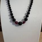 Agaat Zwart en twee robijnen- 43 g, Verzamelen