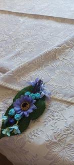 Linda, een dubbelzijdige sprei of tafelkleed met, Antiek en Kunst