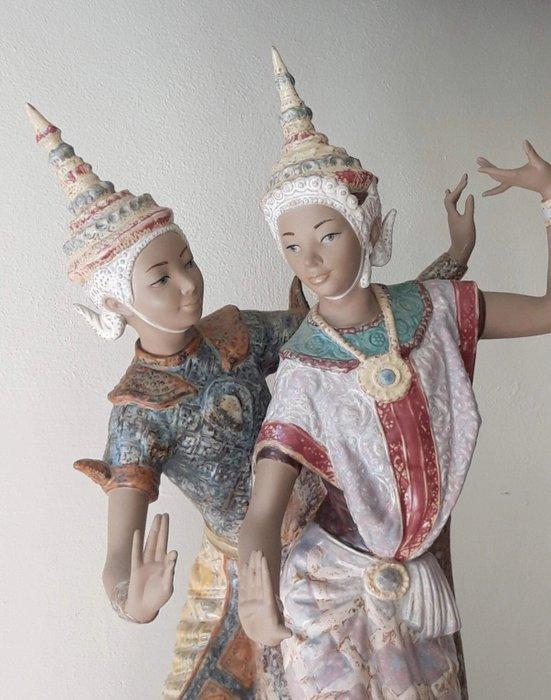 Lladró - Vicente Martínez - sculptuur, Thai couple (#2058) -, Antiek en Kunst, Antiek | Glaswerk en Kristal