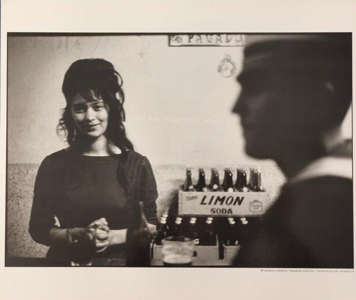 Sergio Larraín - Café de marins, Valparaíso, Chile, 1963, Antiquités & Art, Art | Objets design
