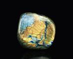 Labradorite indépendante entièrement polie Madagascar -