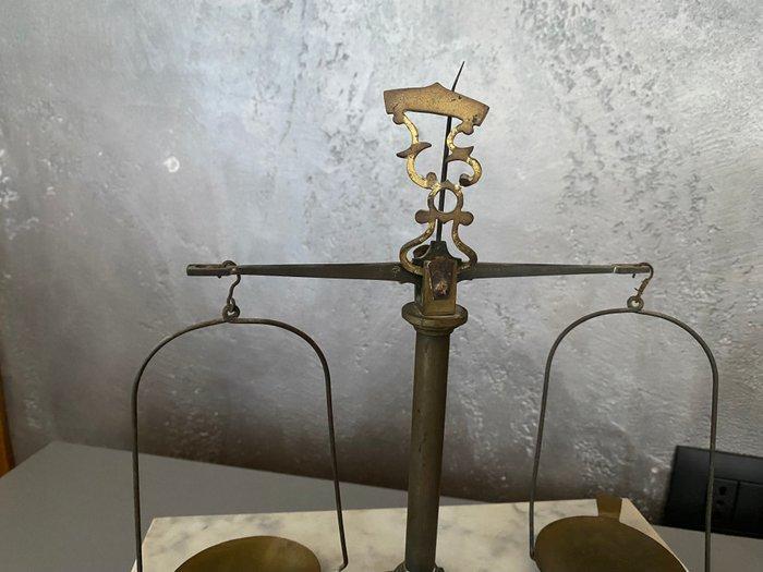 Balance - Bois Laiton Marbre - Ancienne balance de pharmacie, Antiquités & Art, Antiquités | Assiettes décoratives & Carrelages