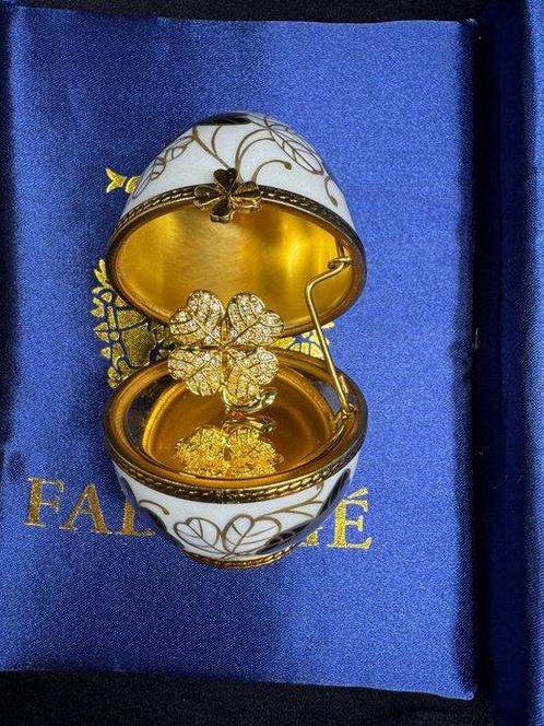 Fabergé ei - Glover Ei met Glover Blad Verrassing - Verguld, Antiek en Kunst, Curiosa en Brocante