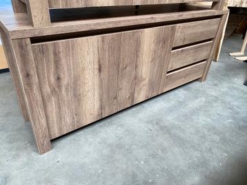 Corfu dressoir, barley beschikbaar voor biedingen