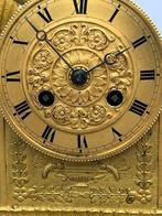 Figurale pendule - Brons - 1800-1850