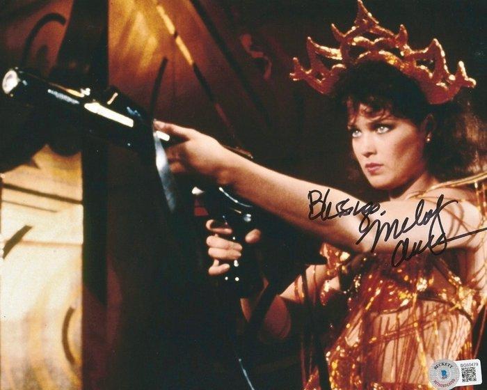 Flash Gordon - Signed by Melody Anderson (Dale Arden), Verzamelen, Film en Tv