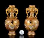 Une paire de miroirs de vases japonais Satsuma en slip