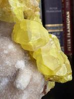 Soufre Cristal sur matrice - Hauteur : 13 cm - Largeur : 12