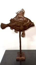 Derme Abdoulaye - sculptuur, Poisson sur tige stylisée en