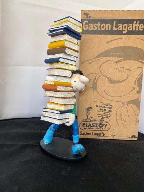 Gaston, Met stapel boeken - 1 Figurine - Plastoy Collectoy -, Livres, BD