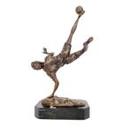 Figurine - Voetballer in actie - Bronze, Marbre, Antiek en Kunst