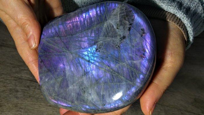 Labradoriet - zeldzaam goud + paars-roze kleur kameleon, Verzamelen, Mineralen en Fossielen