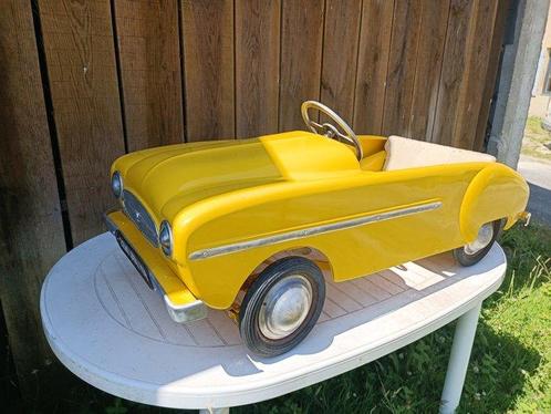 Devillaine - Voiture à pédales Renault Frégate - France, Antiek en Kunst, Antiek | Speelgoed