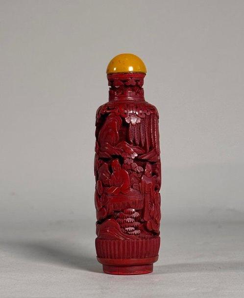 Parfum vaas - Uitgehouwen karmijnrode lak snuiftabakfles -, Antiek en Kunst, Antiek | Overige Antiek