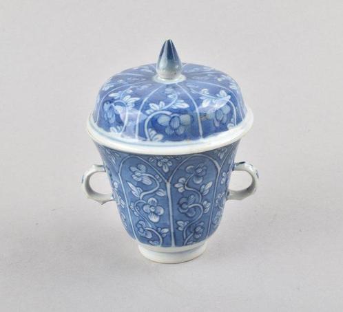 Beker - A CHINESE BLUE AND WHITE COVERED CUP - Porselein, Antiek en Kunst, Antiek | Overige Antiek