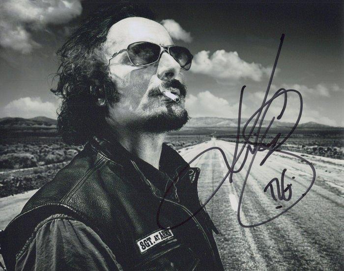 Sons of Anarchy - Signed by Kim Coates (Tig Trager), Verzamelen, Film en Tv