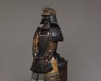 Yoroi uit de Edo-periode (Japans harnas) - IJzer, lak,