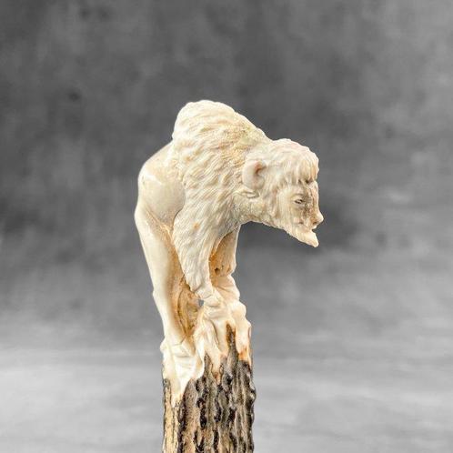 PAS DE PRIX DE RÉSERVE - Une sculpture de bison en bois de, Antiquités & Art, Art | Objets design