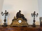 Horloge de cheminée avec personnage - Antique Bronze -, Antiek en Kunst, Antiek | Klokken