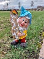 Statue, very finely finished garden statue gnome sing