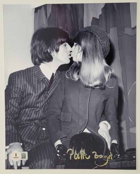 Patti Boyd Here with George Harrison - Gesigneerde foto met, Cd's en Dvd's, Vinyl Singles