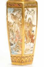 Vase - Céramique, Émail, Or, Un vase en Satsuma de forme