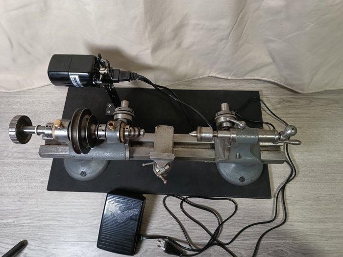 Antique Watchmakers Lathe — Wolf, Jahn & Co. (Frankfurt) —, Antiquités & Art, Antiquités | Assiettes décoratives & Carrelages