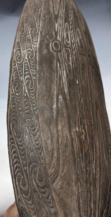 Lang oudere Sentani-plaat - hoteh - Sentani - Papoea Barat, Antiek en Kunst, Kunst | Niet-Westerse kunst