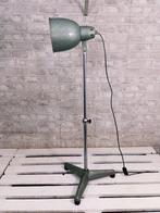 Staande lamp - Vintage werkplaatslamp - Aluminium, IJzer,, Antiek en Kunst, Antiek | Wandborden en Tegels