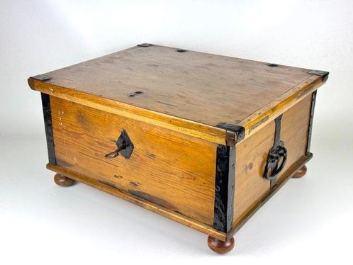 Kist - Hout - Gemaakt in 1844, Zweeds, Antiek en Kunst, Antiek | Overige Antiek