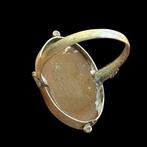 Moderne zilveren ring met een intaglio in Oud-Romeinse