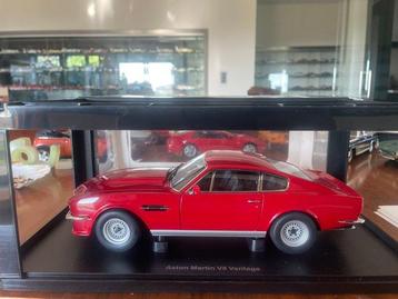 Autoart 1:18 - Modelauto - Aston Martin V8 Vantage