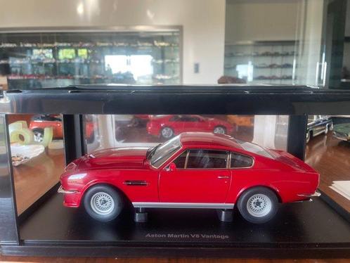 Autoart 1:18 - Modelauto - Aston Martin V8 Vantage, Hobby en Vrije tijd, Modelauto's | 1:5 tot 1:12