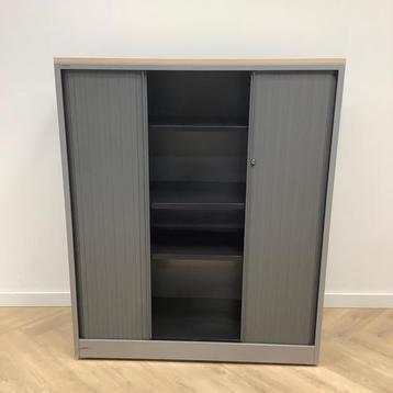 Tweedehands Ahrend roldeurkast vv 3x legbord en sleutel,, Huis en Inrichting, Kasten | Roldeurkasten en Archiefkasten, Gebruikt