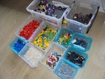 Lego Pièces - 15 Kilo Assorti en Handleidingen. beschikbaar voor biedingen