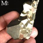 Un magnifique cristal de pyrite parfaitement formé Pyrite, Collections