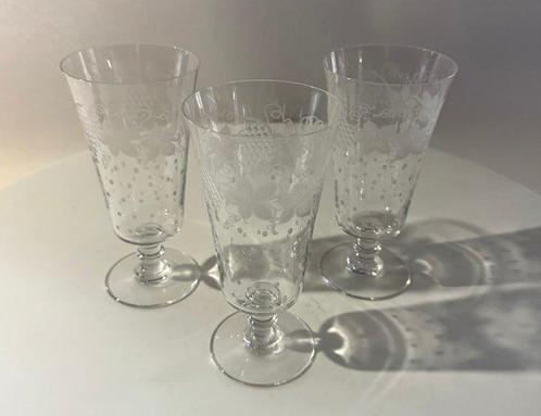 Baccarat - 3 kristallen vazen/glazen – geëtst druiven- en, Antiek en Kunst, Antiek | Glaswerk en Kristal