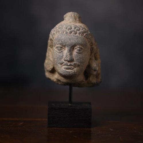 Gandhara Boeddha hoofd in graniet - 10 cm, Verzamelen, Mineralen en Fossielen