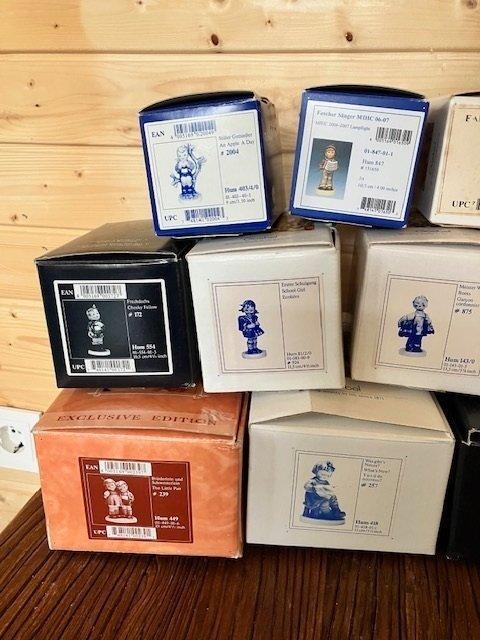 Goebel - Beeldje - Diverse Hummels inclusief doos (19) -, Antiek en Kunst, Curiosa en Brocante