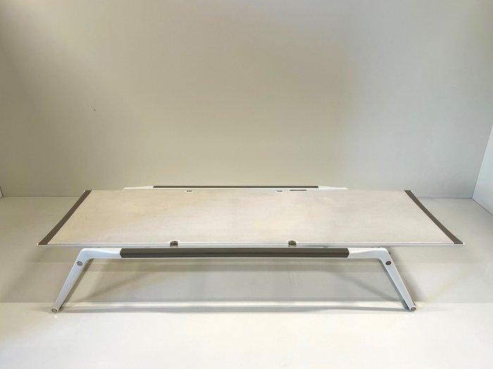 B&B Italia - Antonio Citterio - Mirto outdoor - Bed - Nieuw, Antiek en Kunst, Antiek | Meubels | Stoelen en Sofa's