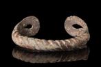 Viking periode Bronzen gedraaide armband  (Zonder, Antiek en Kunst