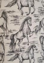 Tissu déquitation exclusif avec des chevaux en course noir