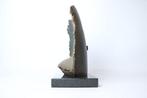 Œuvre dart en bronze abstraite représentant des serpents et