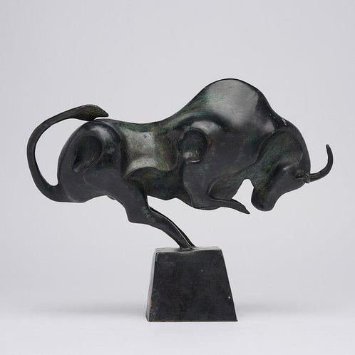 Sculpture, NO RESERVE PRICE - Bronze Sculpture of a Striking, Antiek en Kunst, Curiosa en Brocante