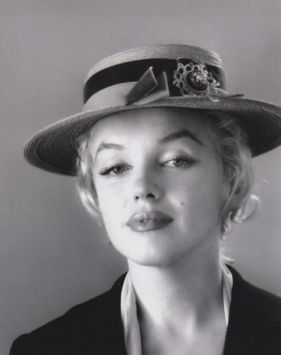 Carl Perutz (attribuée à ) - Marilyn Monroe The Hat Sitting, Antiek en Kunst, Kunst | Designobjecten